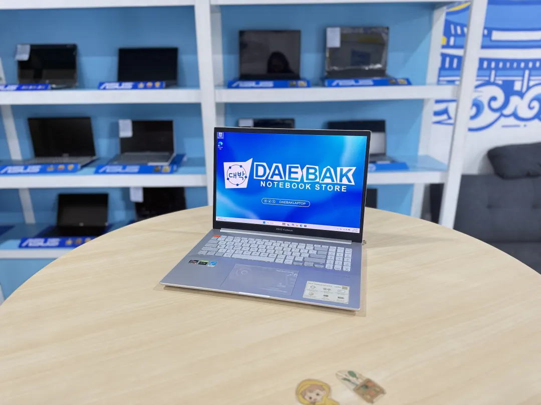 ASUS Vivobook M7600Q OLED
