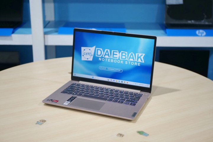 LENOVO Lenovo Ideapad 3 Slim 3 (14") Brown